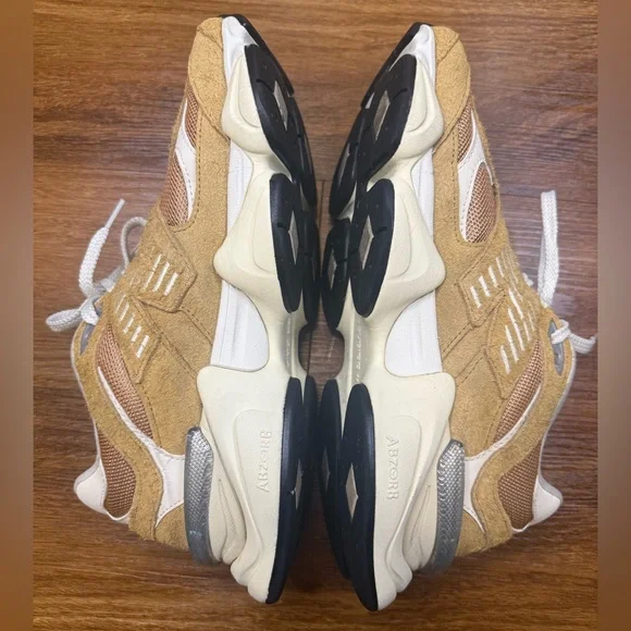 New Balance 9060 Sneakers Size 8.5 - Picture 3 of 9